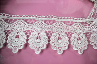 水溶滌綸鏤空蕾絲花邊新款上市 聚焦楓格花邊廠家直銷(xiāo)，探訪義烏國(guó)際商貿(mào)城四區(qū)輔料新趨勢(shì)